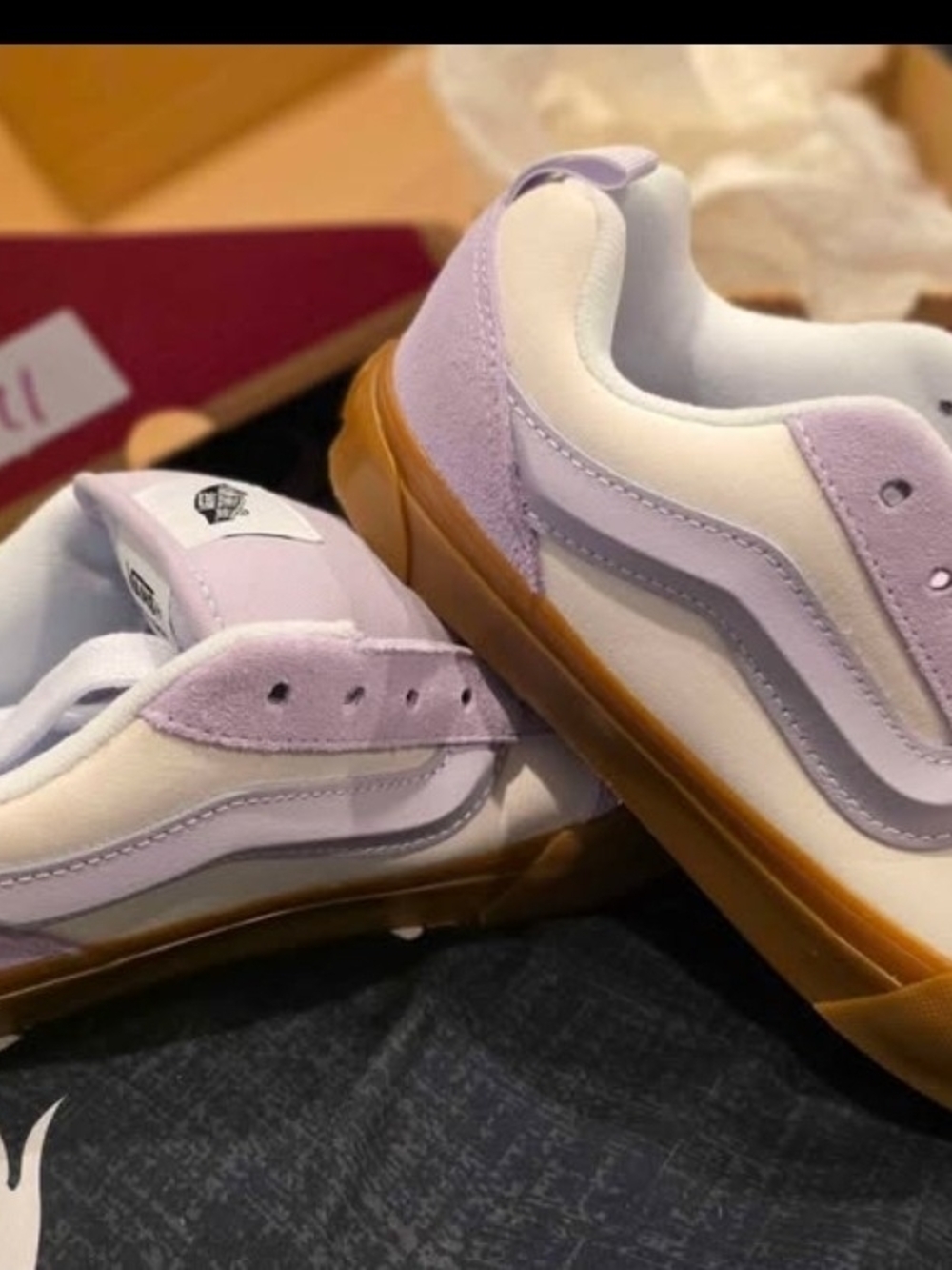 Vans KNU SKOOL- Kids Low-Top Sneakers in Lavender and White with Gum Sole
